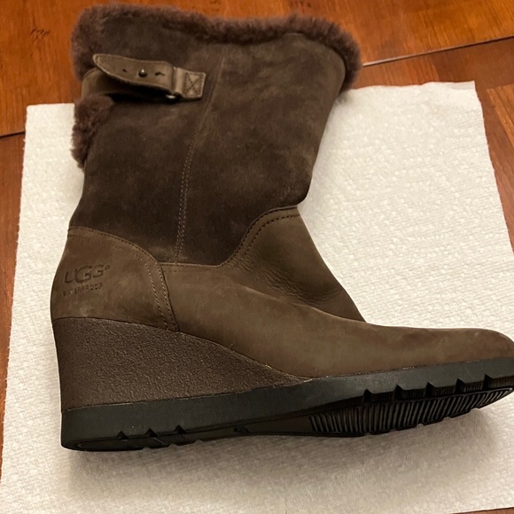 UGG Dark Brown Shearling-Lined Boots. Wedge heel.Size 7. Wear high or roll down! - Picture 5 of 13